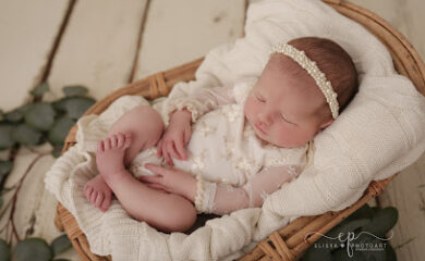 Fotograf Elisya Photoart & Fotografin Newbornshooting
