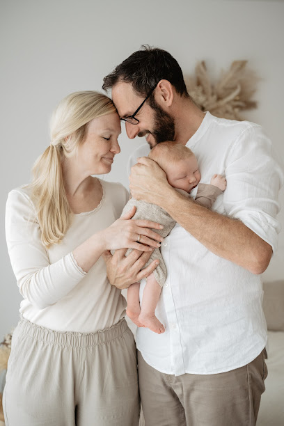 Fotograf Julia Löffler Fotografie | FOTOSTUDIO für Neugeborenen - & Hochzeitsfotografie