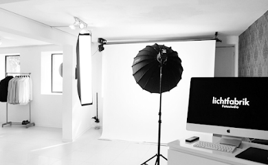 Hochzeitsfotografen in Flensburg 10 Fotograf Lichtfabrik Fotostudio - beim Rathaus Flensburg