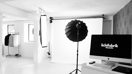 aufewig | Hochzeitsreportagen 9 Fotograf Lichtfabrik Fotostudio - beim Rathaus Flensburg