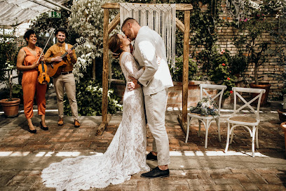 Hochzeitsfotograf Wedding Momente// Hochzeitvideos und fotos